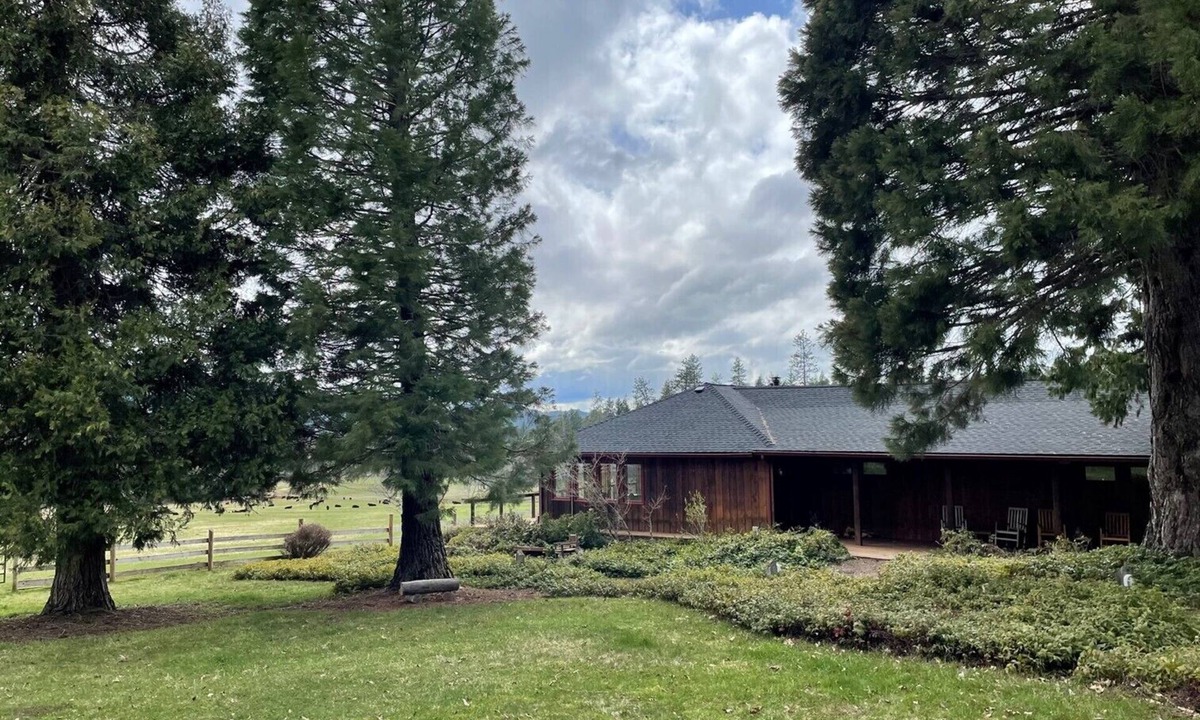 Butte Falls House | working cattle ranch 1 hour from Crater Lake National Park