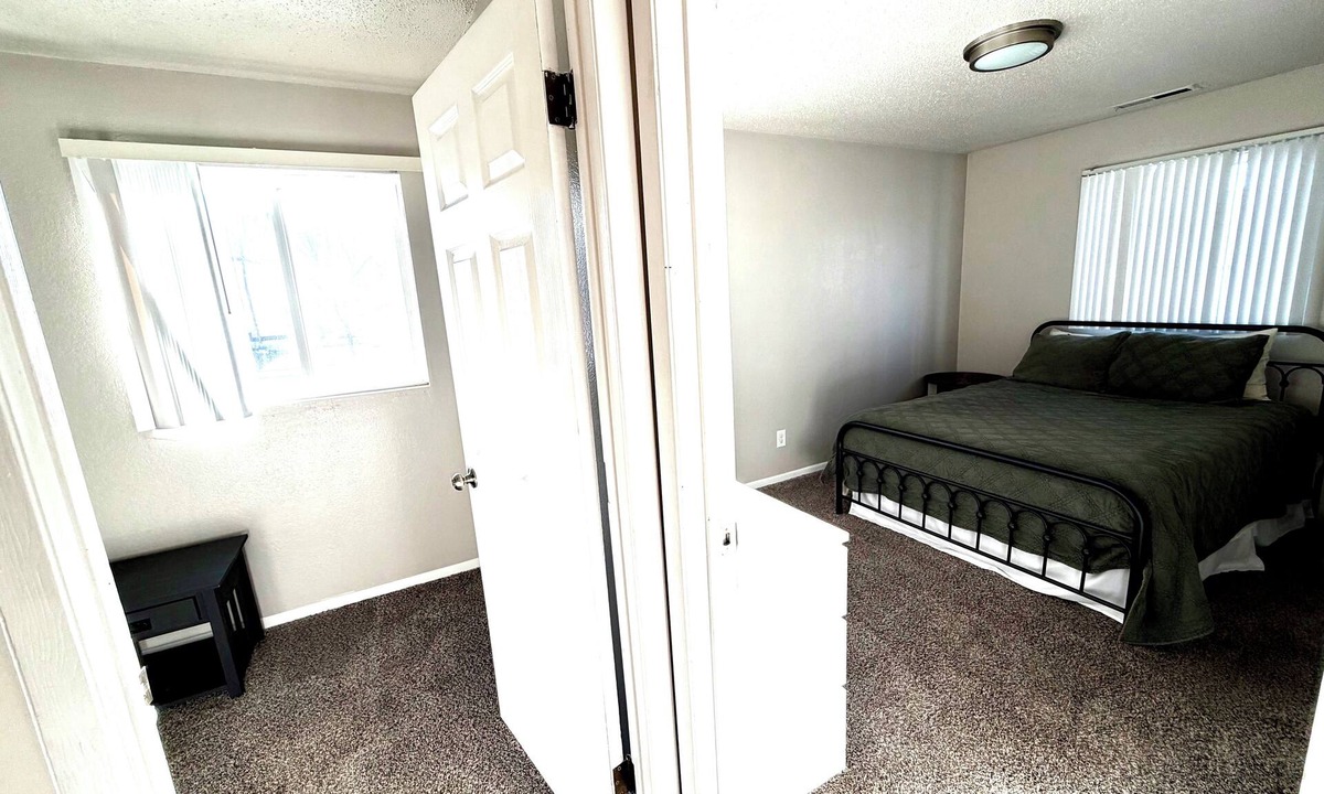 Gillette Apartment | Workman’s Rest Pt. 2 – Quiet Upstairs 2BR for Working Travelers