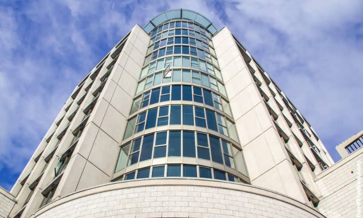 Downtown Victoria Condo | Workstation | 96*Walkscore | Pro Clean | Spacious