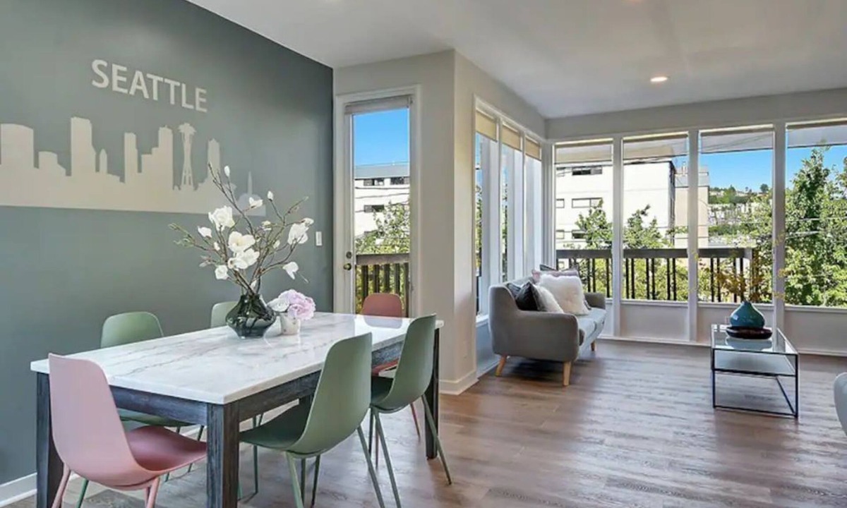 Eastlake Condo | World Cup Spacious Lake View Home — Sleeps 6, 10 Min to Lumen