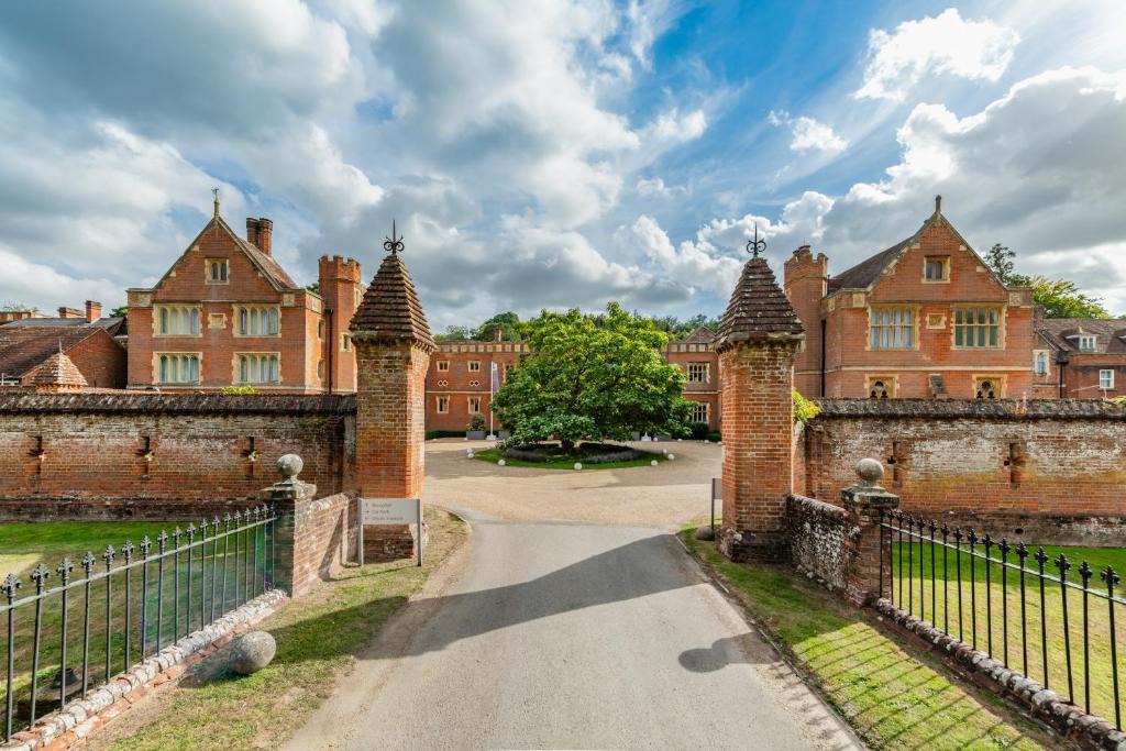 Westcott Hotel | Wotton House