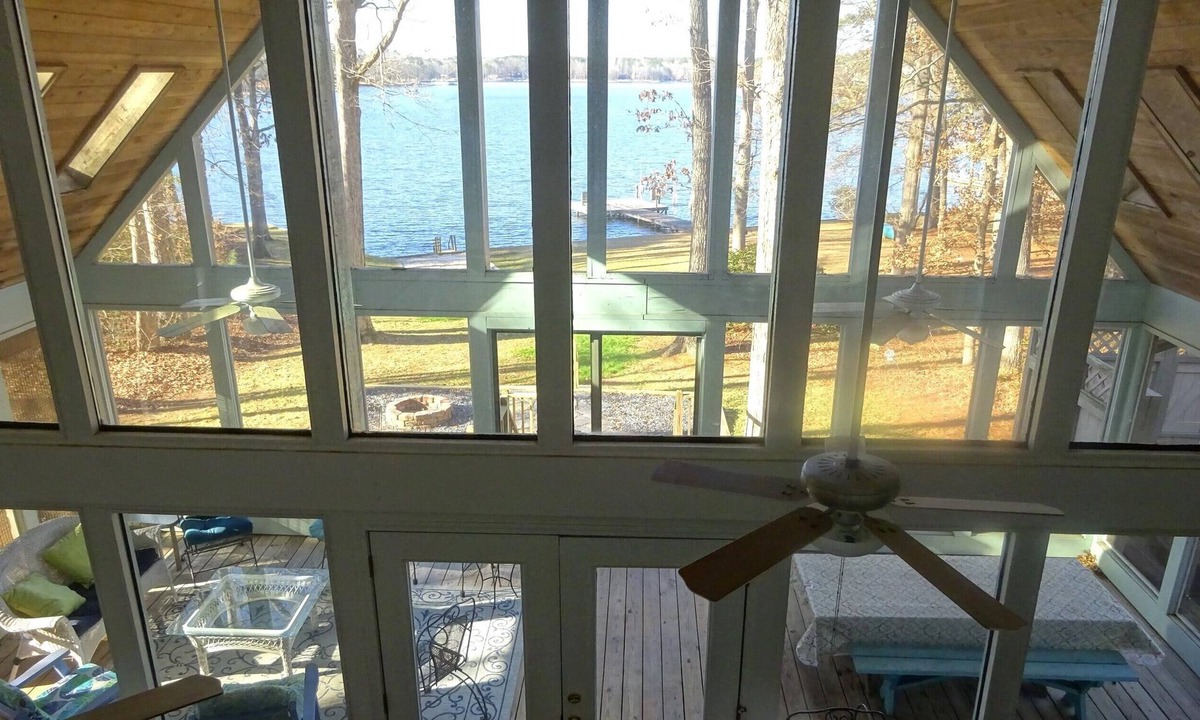 Eatonton House | WOW views@Lake Oconee! Dock! Firepit! Hot-tub! PetsOK! Labor Day available!