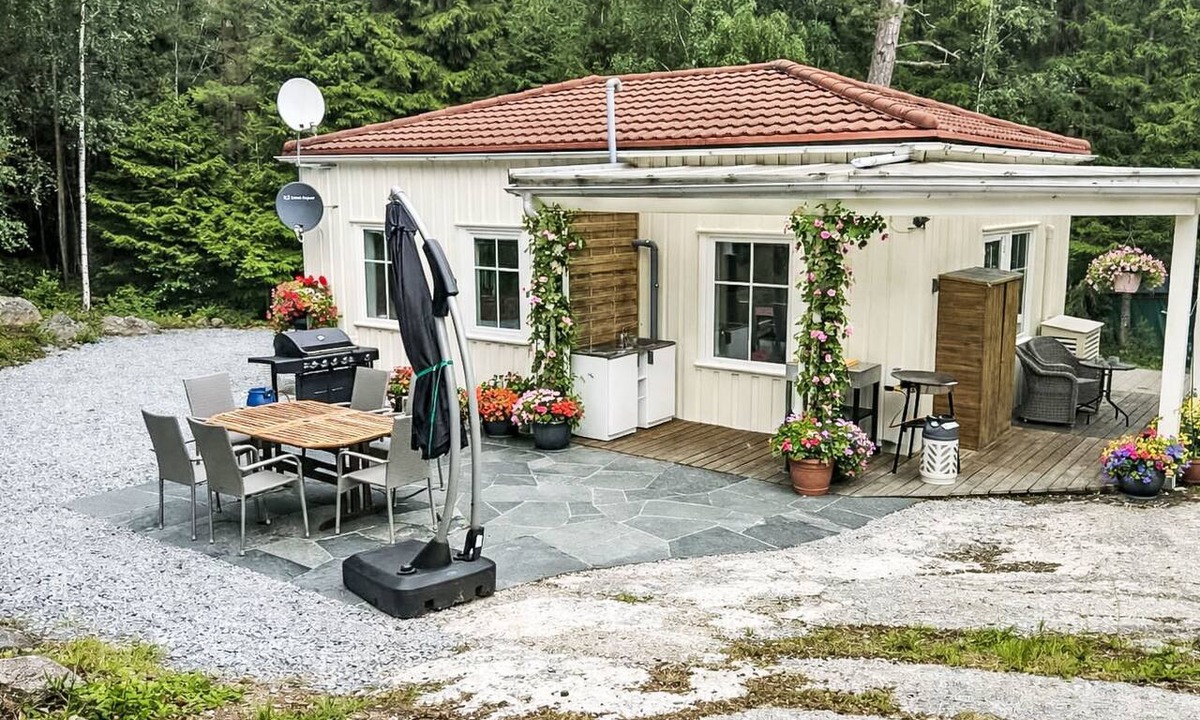 Stenungsund House | Wunderschönes Cottage "Traum von Wald und Meer" by Interhome