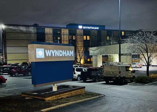 Crosswoods Hotel | Wyndham Columbus
