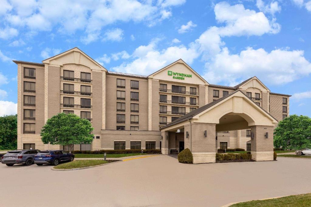 Waldron Hotel | Wyndham Garden Kansas City Airport