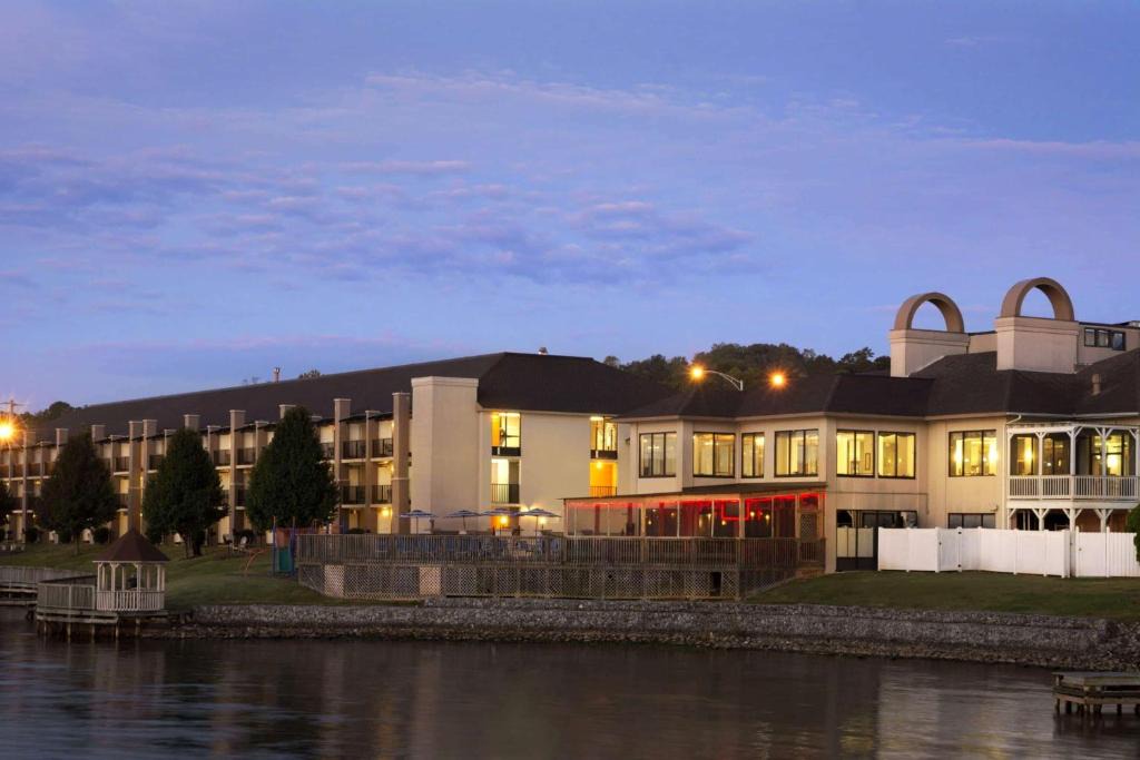 Guntersville Hotel | Wyndham Garden Lake Guntersville