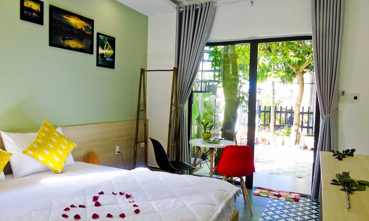 Hoi An Bed & Breakfast | Xanh La homestay Hoi An nearby old town