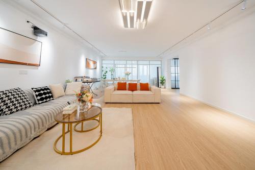 Lujiazui Apartment | XingHan
