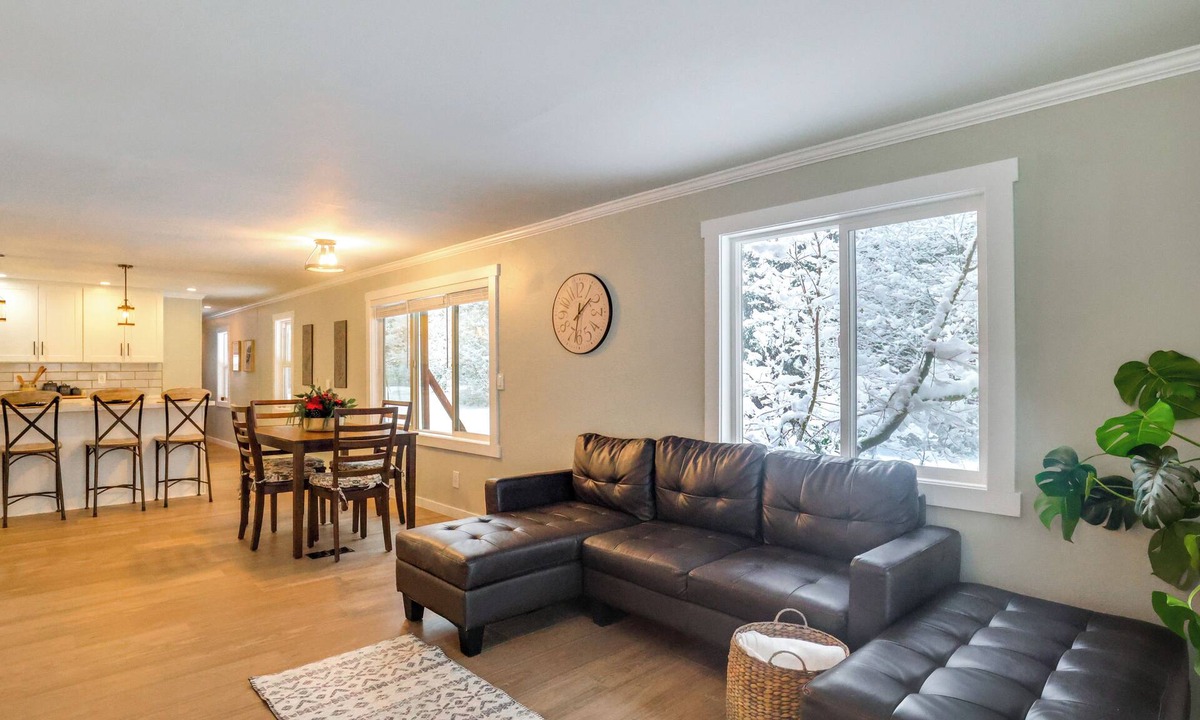 Easton Cabin | Yakima Riverfront Retreat! Cozy Cascades Cabin
