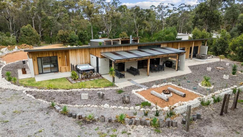 Yallingup House | Yallingup House - Modern Rustic Retreat with Spa