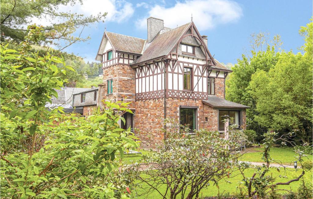 Malmedy House | Yanina
