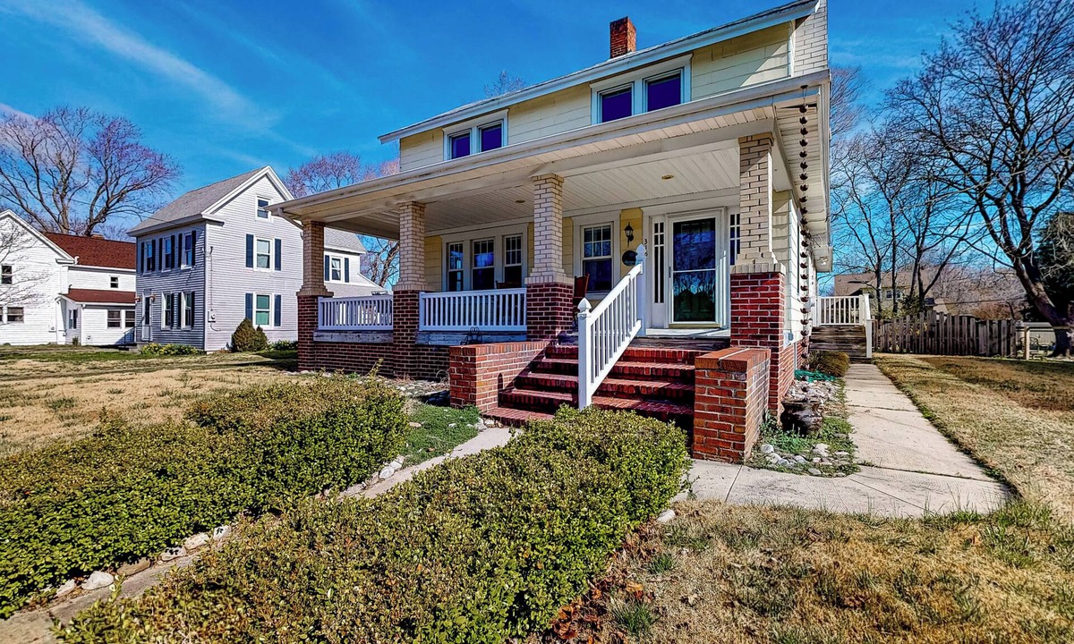 Hebron House | Yard, Porch & Fire Pit! Century-Old Hebron Escape