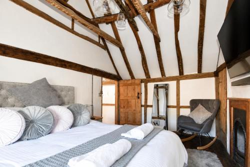 Crawley City Centre House | Ye Olde Cottage