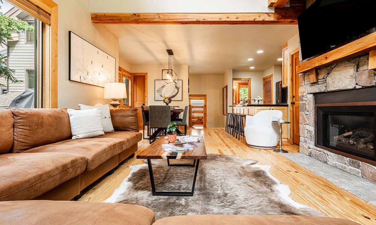 Deer Valley House | Year-Round Fun - Central Location, Private Hot Tub & 5-Min Walk to Free Shuttle!