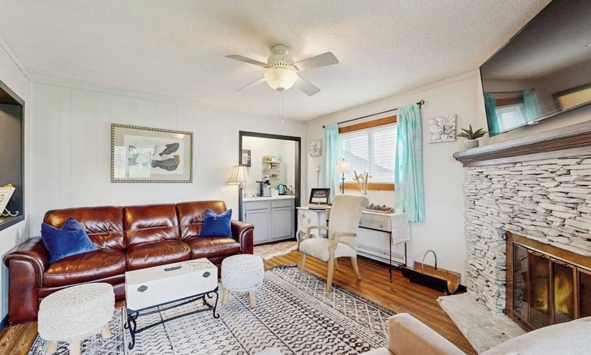 Banner Elk Apartment | Year-Round Mountain Fun | Pool, Sauna & Skiing | Dog-Friendly