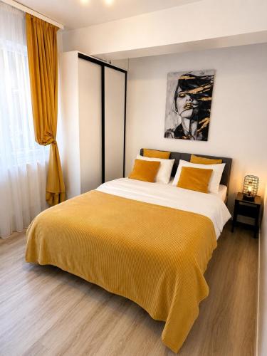Floresti Apartment | Yellow Apartment