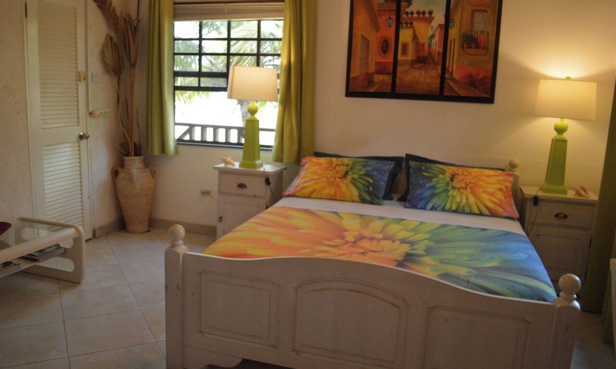 Silver Sands Apartment | Yellow Bird Apartment in Blue Ocean Cottage in Silver Sands
