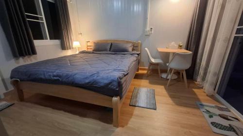 Salaya House | Yellow house salaya