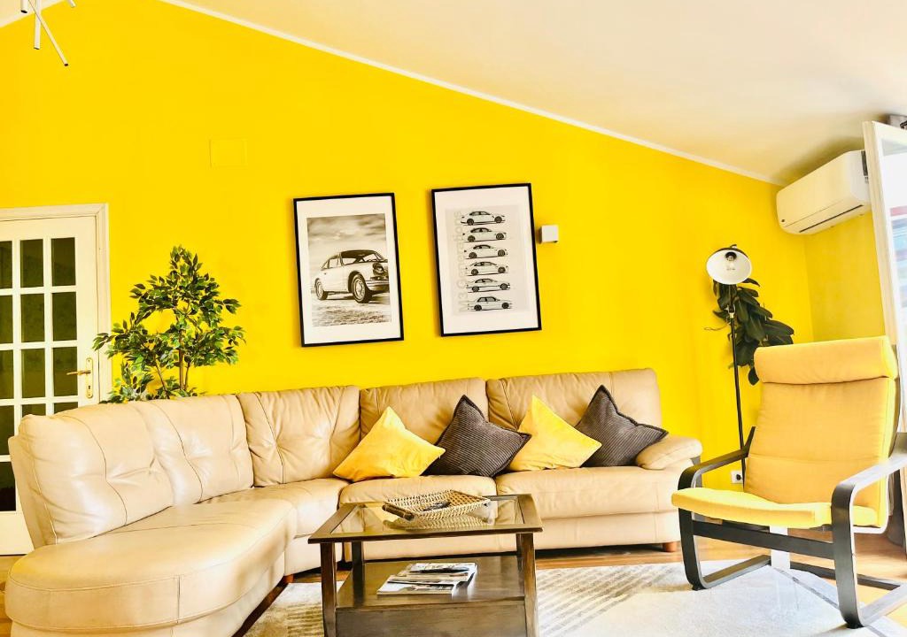 Teramo Apartment | Yellow House