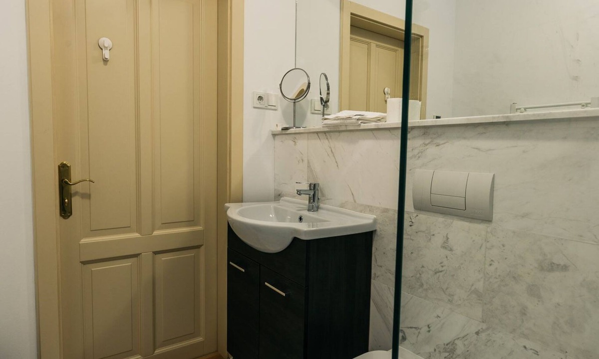 Sibiu Old Town Apartment | YellowBoot Aparthotel 4 - Stay abroad, feel at home