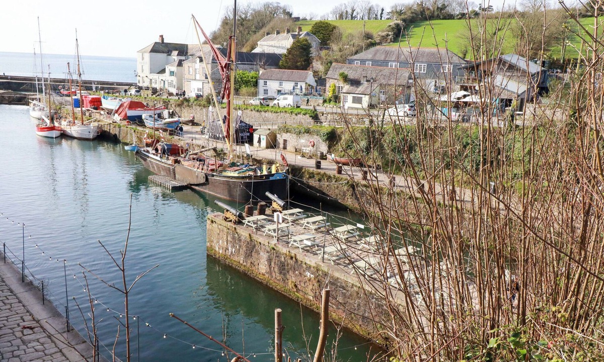 St Austell Cottage | Yonja Homes