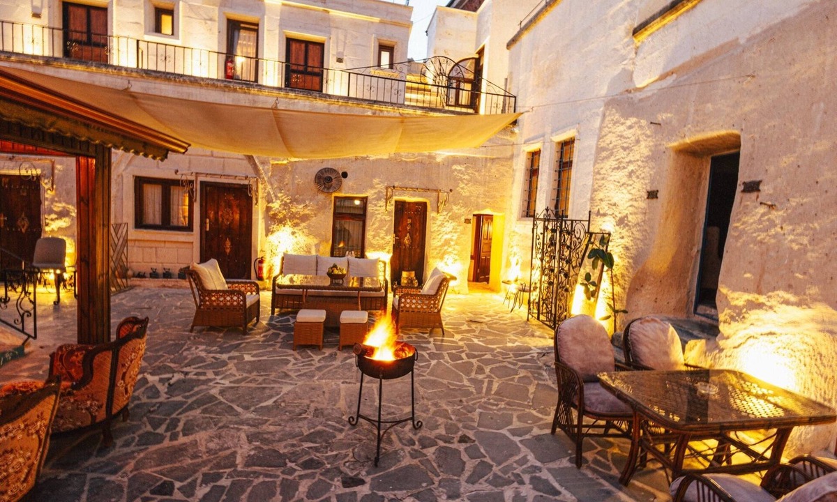 Ortahisar Hotel | Young Cave