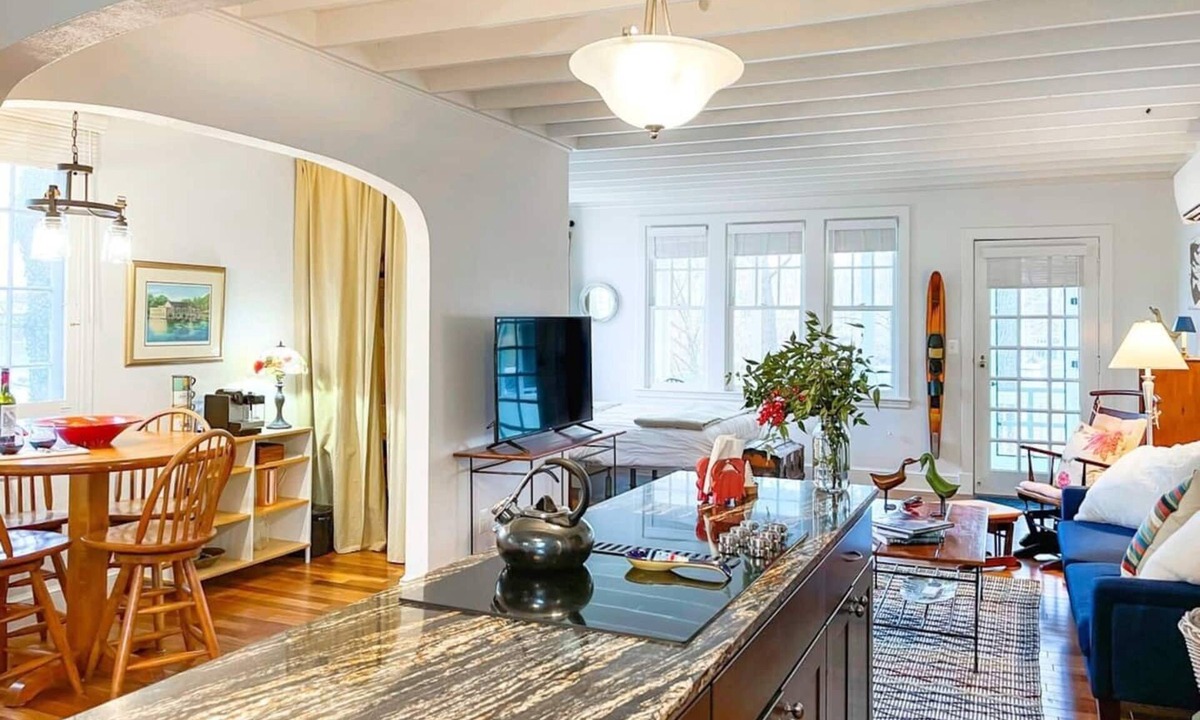 West Annapolis Cottage | Your Annapolis Waterfront retreat for a weekend or any-day getaway! Great lodging for Navy Sports visitors and the Annapolis Blues games!