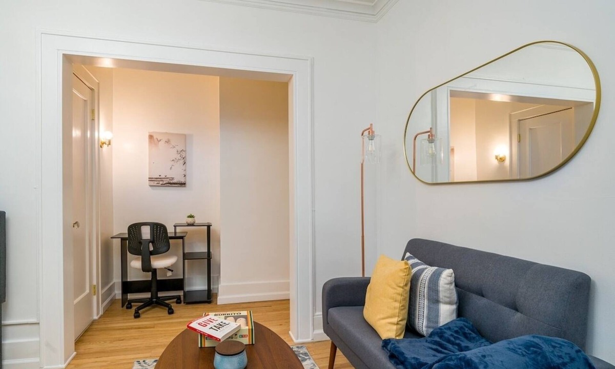 East Avenue Apartment | Your Cozy Studio HighFalls TV+Kitchen+Rochest DT