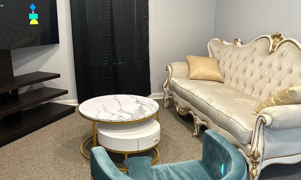 West Akron House | Your Exquisite Luxury Haven