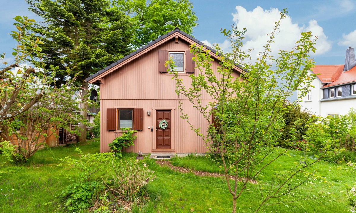 Hohnstein Apartment | Your Idyllic Retreat in Nature – 'Ferienhaus Sonne' with Private Terrace, Garden & Wi-Fi