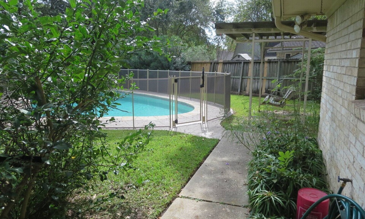 Friendswood House | Your No Hassle Friendswood Home Away from Home