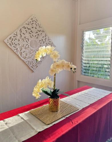 Hilo House | YOUR PERFECT HILO HOMEBASE - Sleeps 10 with AC, WD, BBQ