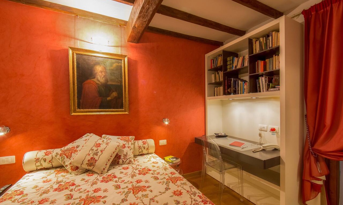 San Frediano Apartment | Your quiet and romantic apartment In the magic of the historic center.