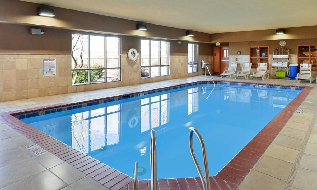 Westside Hotel | Your Relaxing Getaway Awaits! 3 Units, Indoor Pool, Pets Are Welcome!
