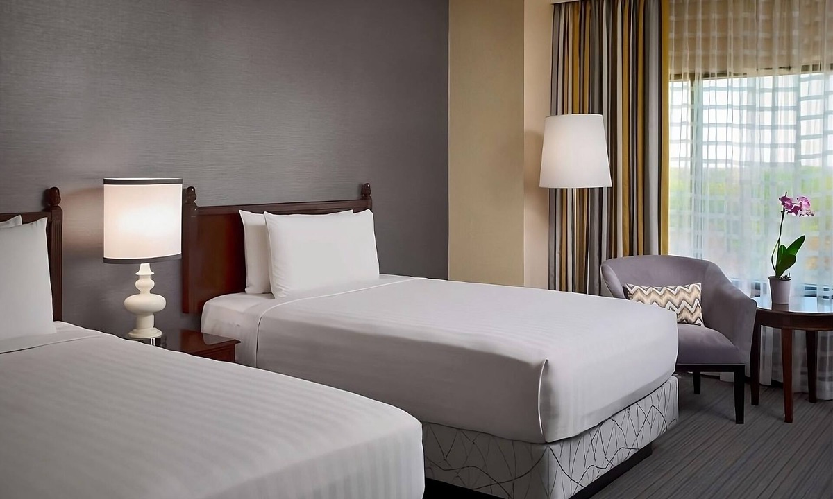 Gwinnett Place Hotel | Your Relaxing Getaway Awaits w/Pool |3 Spacious units. Near Gwinnett Place Mall