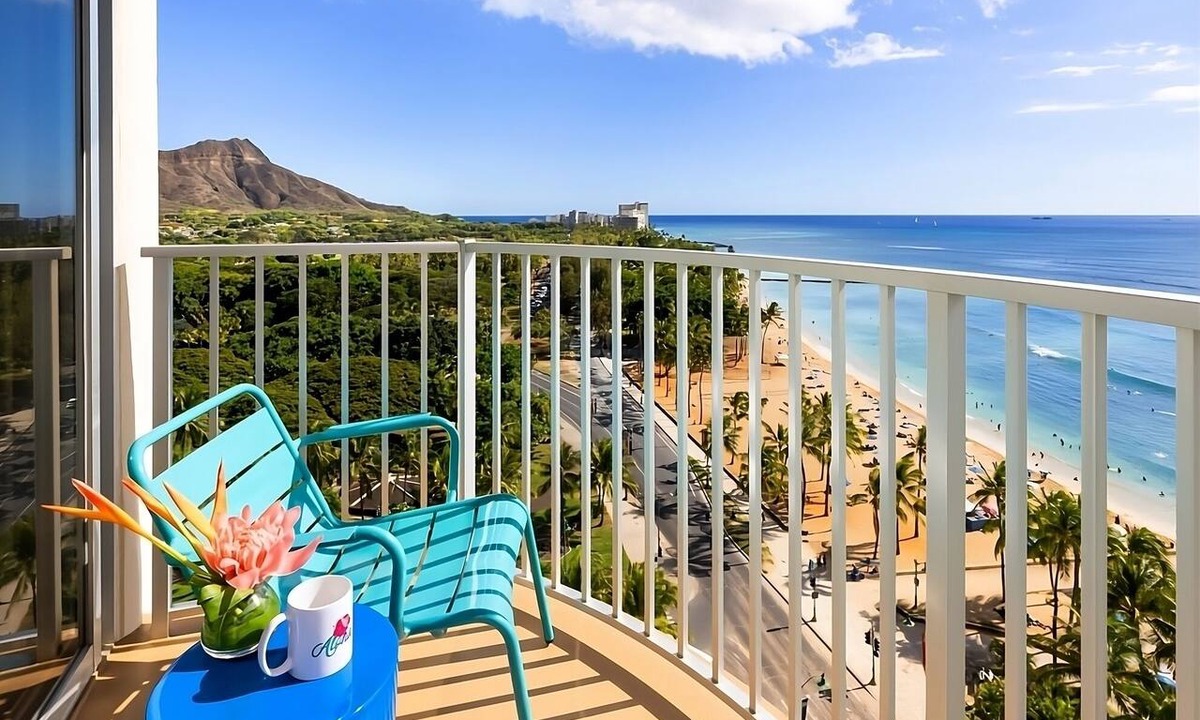 Waikiki Hotel | Your Relaxing Getaway Awaits! 4 Family-friendly Units, Beachfront Property