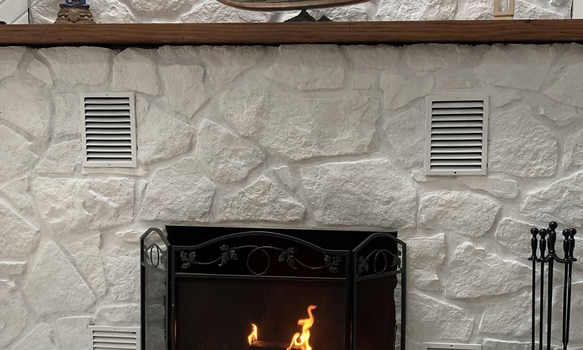 Town of Marbletown House | Your retreat in the Hudson Valley with a Hot Tub and Wood burning Fireplace,