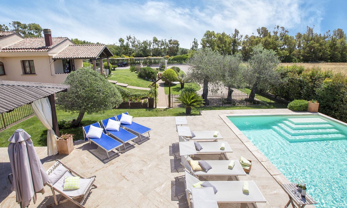 Santa Maria La Palma Villa | Your vacation surrounded by greenery at Villa Irde (6 rooms 6 bathrooms)