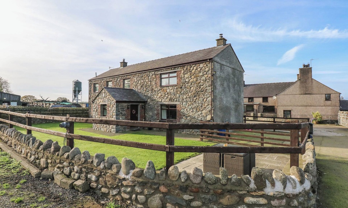 Llandwrog Cottage | Yr Hen Stabl