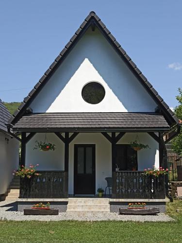 Praid House | Zöld Tulipán