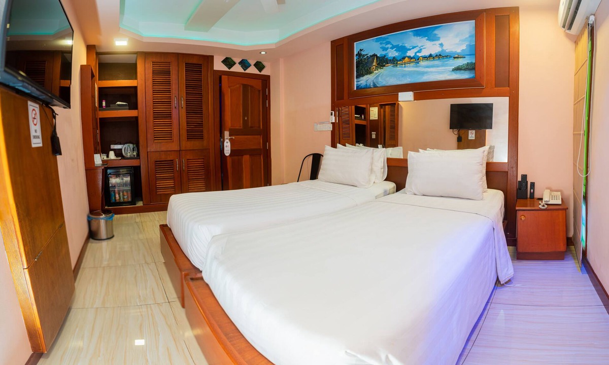 Male House | ZAN LODGE