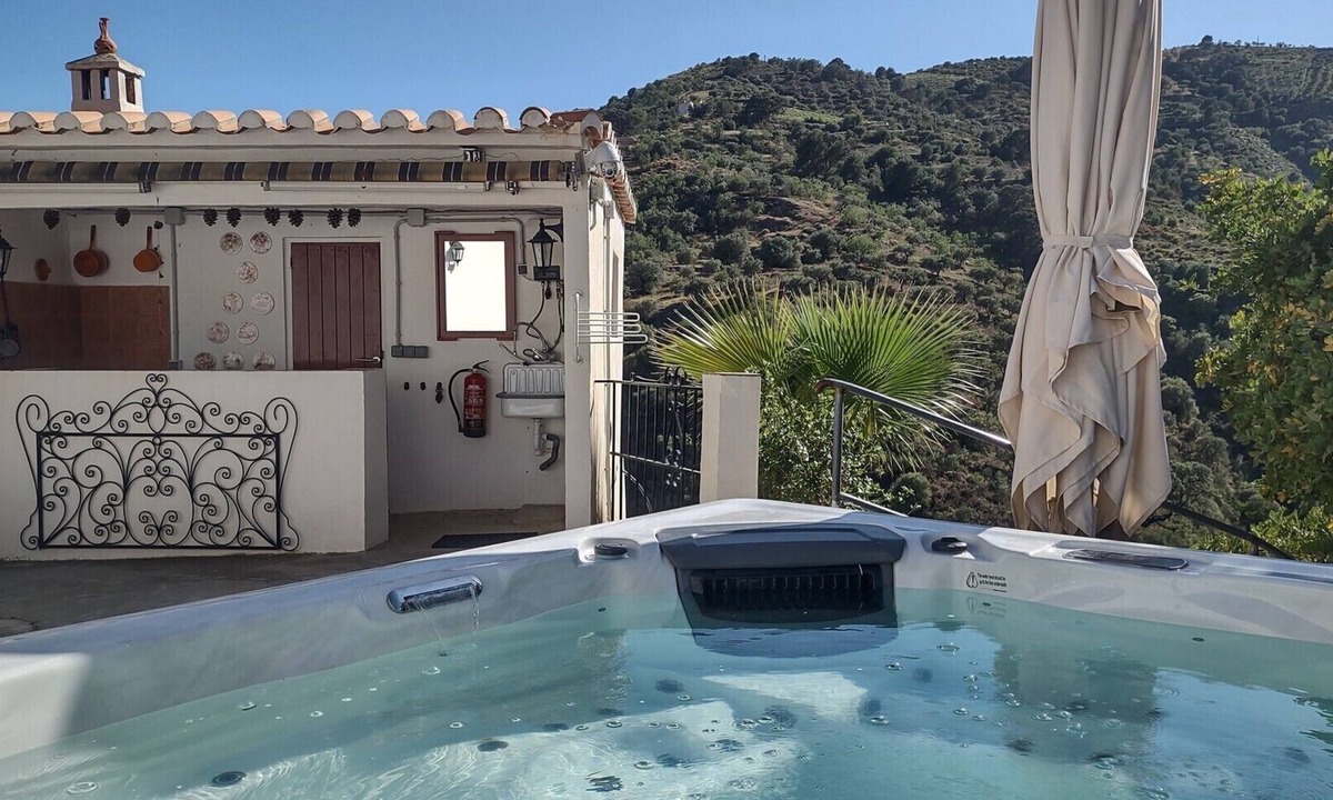 Almunecar House | ZazaBi, oasis of silence, mountain and sea. Enjoy your private jacuzzi.