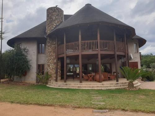 Leeupoort Villa | Zebula Golf and Wildlife Estate - Great Heights Pax 16 - Moi Signature Luxury villa