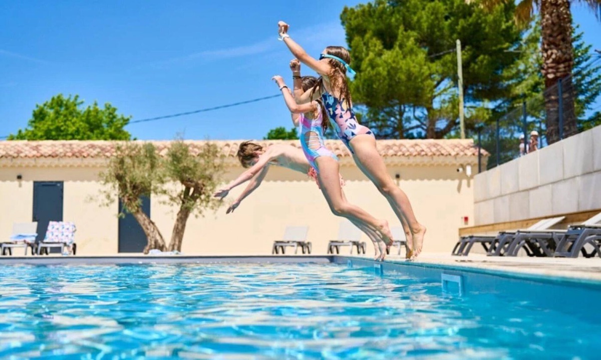 Malemort-du-Comtat House | ZEcamping 3* piscine animaux acceptés locatif BBQ clim 22m2 4 pers