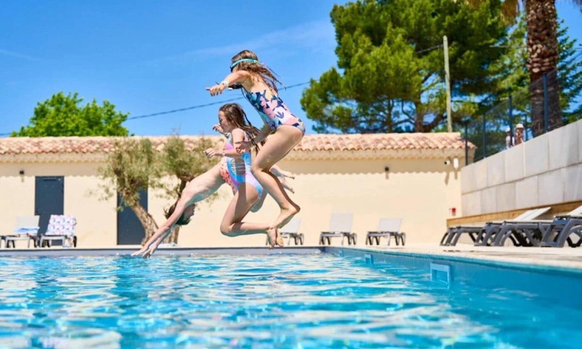 Malemort-du-Comtat House | ZEcamping 3* piscine pet friendly locatif TV clim 32m2 6 pers