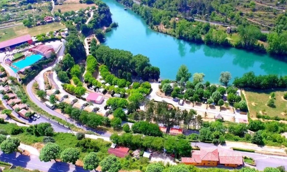 Saint-Rome-de-Tarn House | ZEcamping 4* familial piscine pet friendly chalet TV BBQ clim 45m2