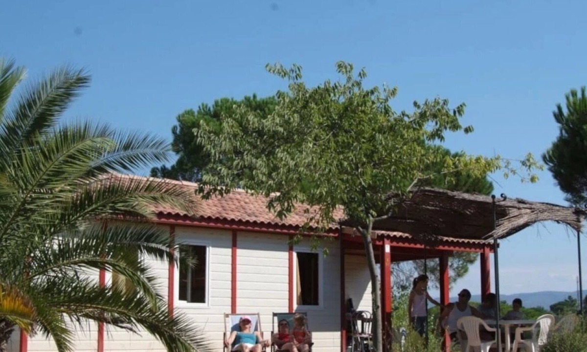 Le Muy Ski Chalet | ZEcamping 5 étoiles familial parc aquatique pet friendly locatif TV LV clim