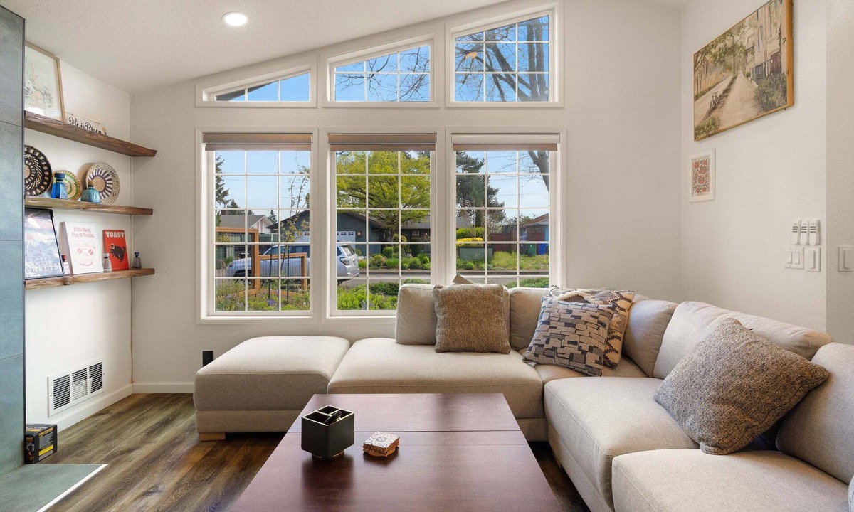Harlow House | Zen Den - 10 Minutes To Autzen & Downtown 2 Bedroom Home