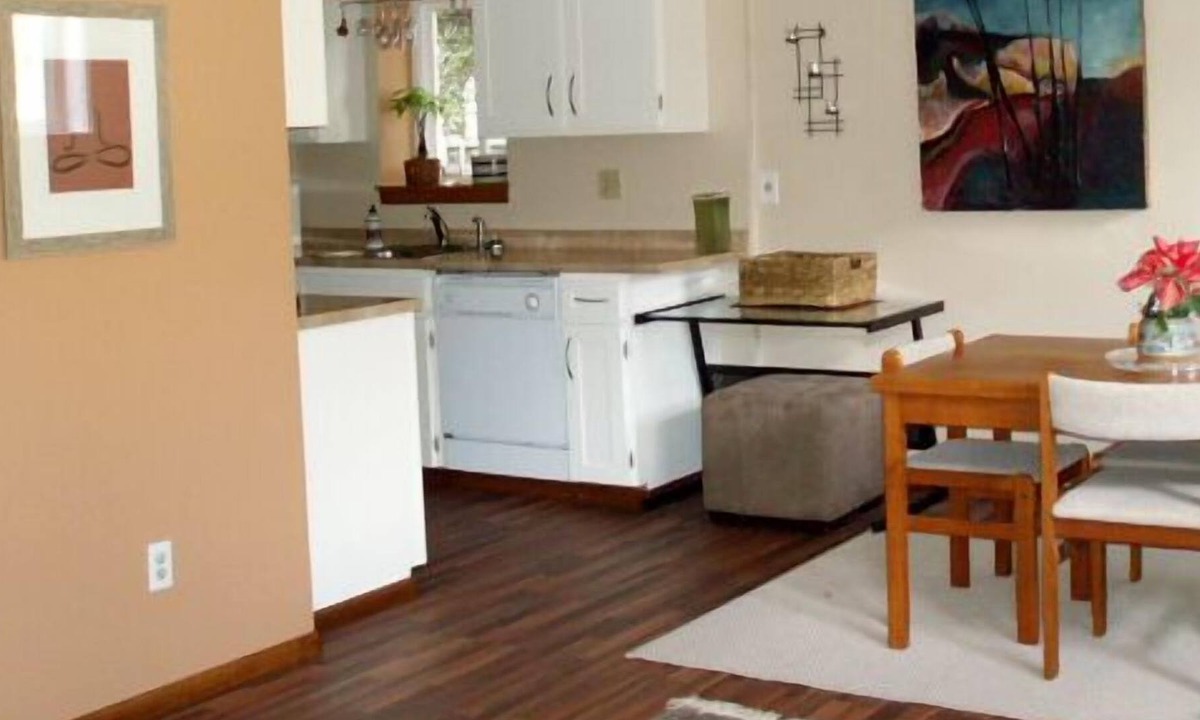 Queen Anne Apartment | Zen Garden Hideway- Vibrant Area, Walk To Cafes, Shops, $20/nt discount for Oct.
