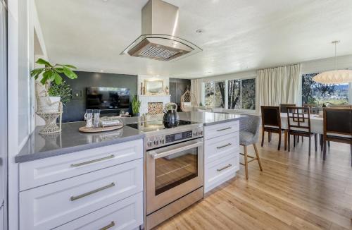 Amazon Villa | Zen Haus Luxe Spacious Retreat KING beds near UO